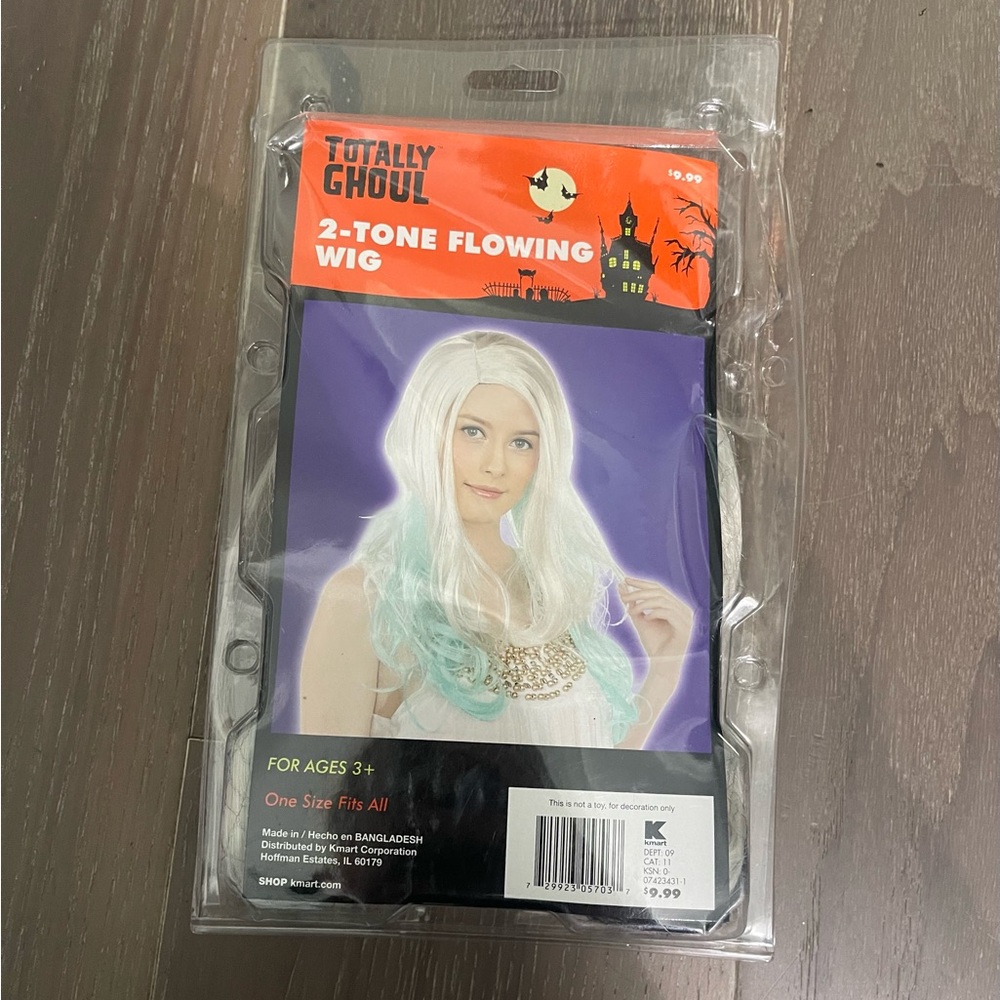 Totally ghoul 2 tone flowing wig. NWT